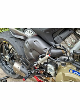 CNC Racing Euro5 Carbon uitlaat hitteschild voor Ducati